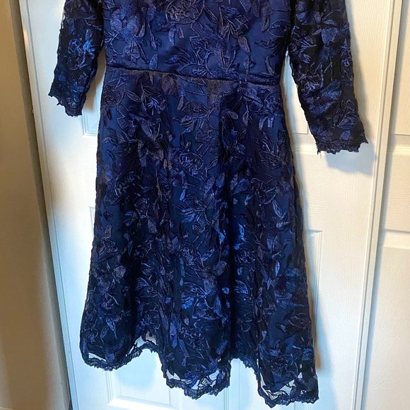 Brand New A-Line Mother of the Bride Dress Elegant Jewel Neck Tea Length Lace - Picture 4 of 6